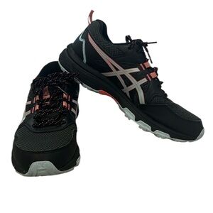 Women's ASICS Size 9 Gel Venture 8 
Trail Running Shoes